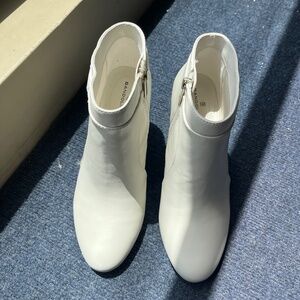 Never Worn Bandolino Off-White Booties
